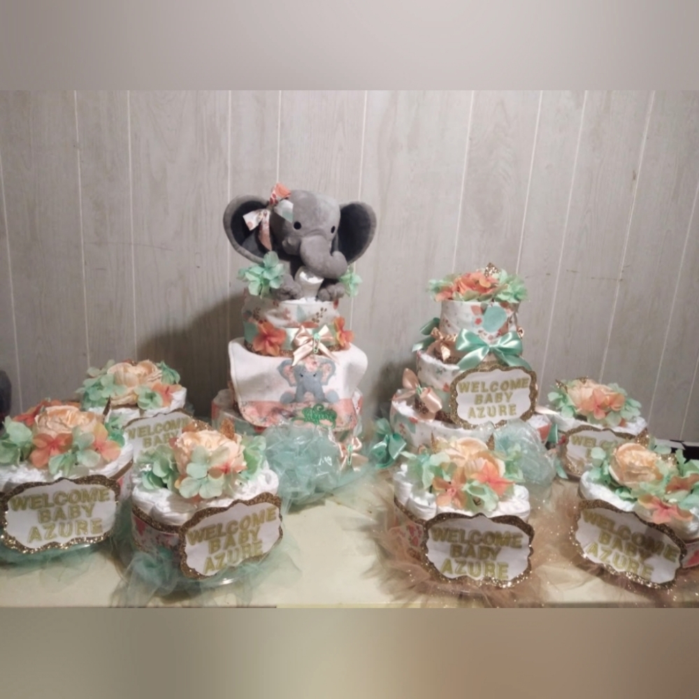 2 Diaper cakes with 6 mini diaper cakes